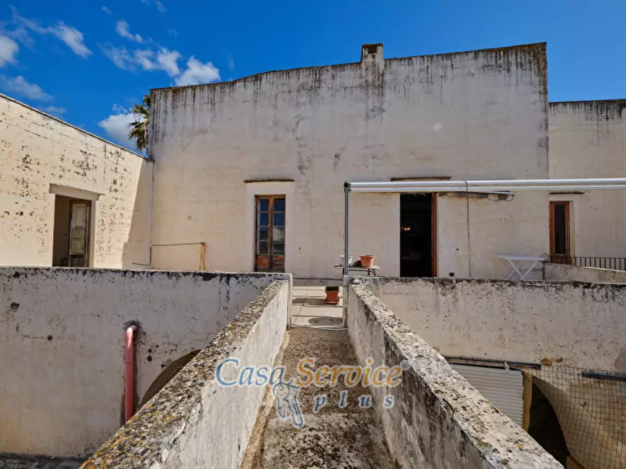 Immagine 15 di Palazzo in vendita  in Via Lucia La Greca a Parabita
