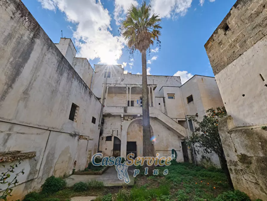 Immagine 18 di Palazzo in vendita  in Via Lucia La Greca a Parabita