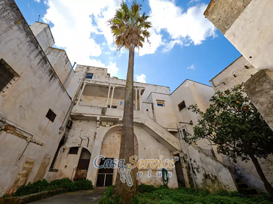 Immagine 19 di Palazzo in vendita  in Via Lucia La Greca a Parabita
