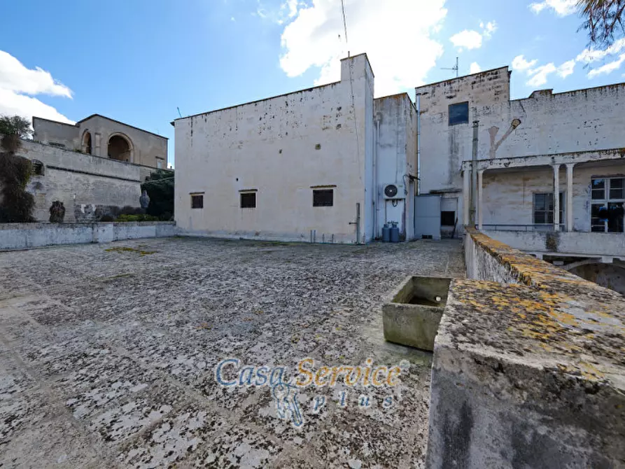 Immagine 21 di Palazzo in vendita  in Via Lucia La Greca a Parabita