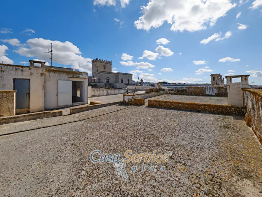 Immagine 24 di Palazzo in vendita  in Via Lucia La Greca a Parabita