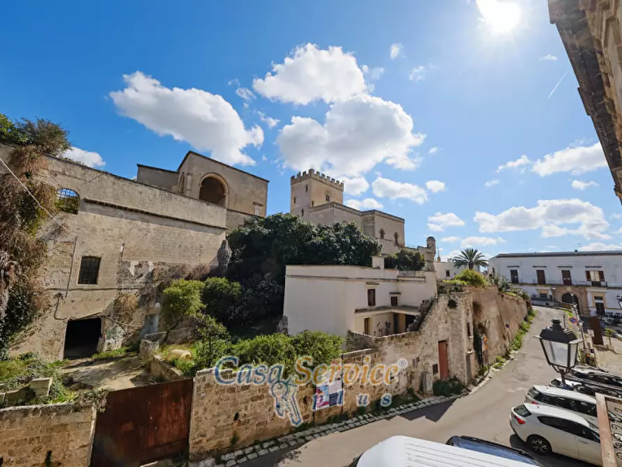 Immagine 30 di Palazzo in vendita  in Via Lucia La Greca a Parabita