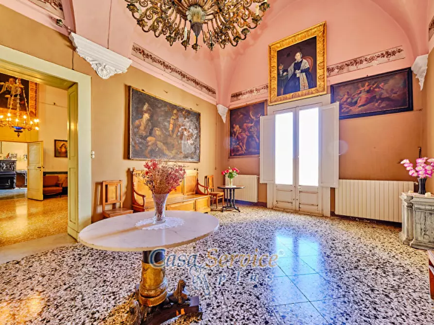 Immagine 34 di Palazzo in vendita  in Via Lucia La Greca a Parabita