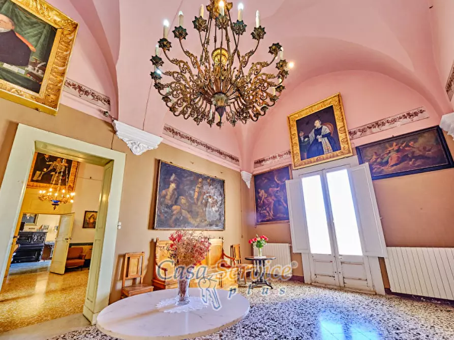 Immagine 35 di Palazzo in vendita  in Via Lucia La Greca a Parabita