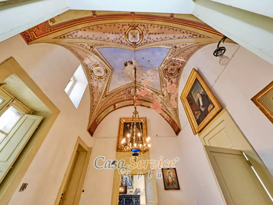Immagine 38 di Palazzo in vendita  in Via Lucia La Greca a Parabita