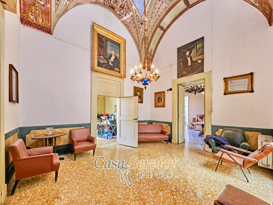 Immagine 39 di Palazzo in vendita  in Via Lucia La Greca a Parabita