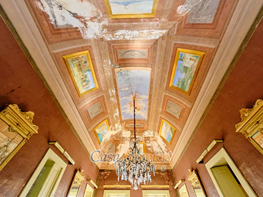 Immagine 41 di Palazzo in vendita  in Via Lucia La Greca a Parabita