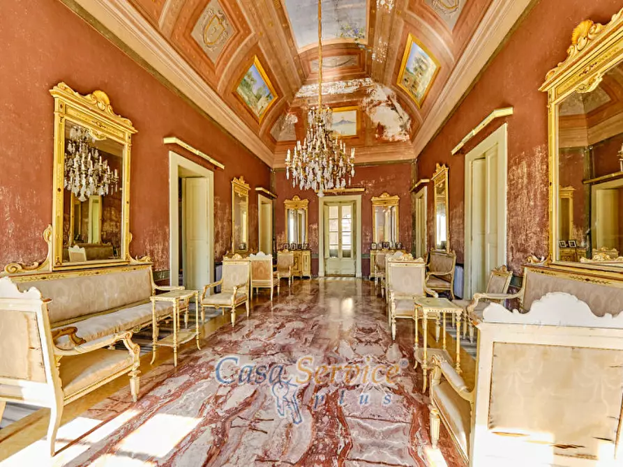 Immagine 42 di Palazzo in vendita  in Via Lucia La Greca a Parabita
