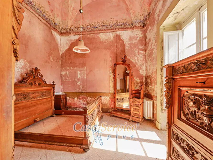 Immagine 43 di Palazzo in vendita  in Via Lucia La Greca a Parabita