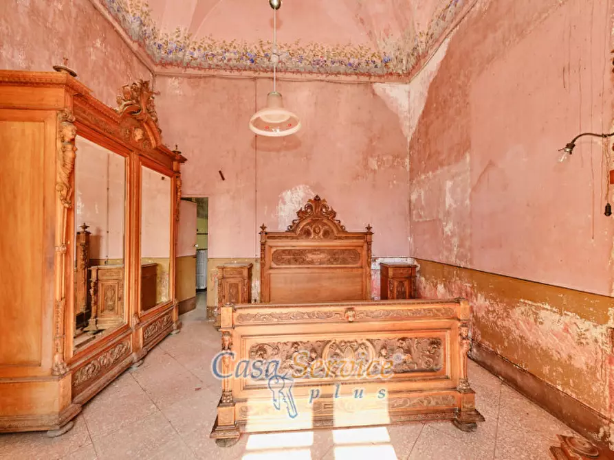 Immagine 44 di Palazzo in vendita  in Via Lucia La Greca a Parabita