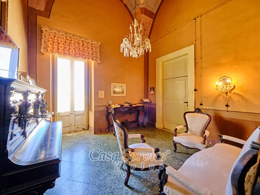 Immagine 45 di Palazzo in vendita  in Via Lucia La Greca a Parabita