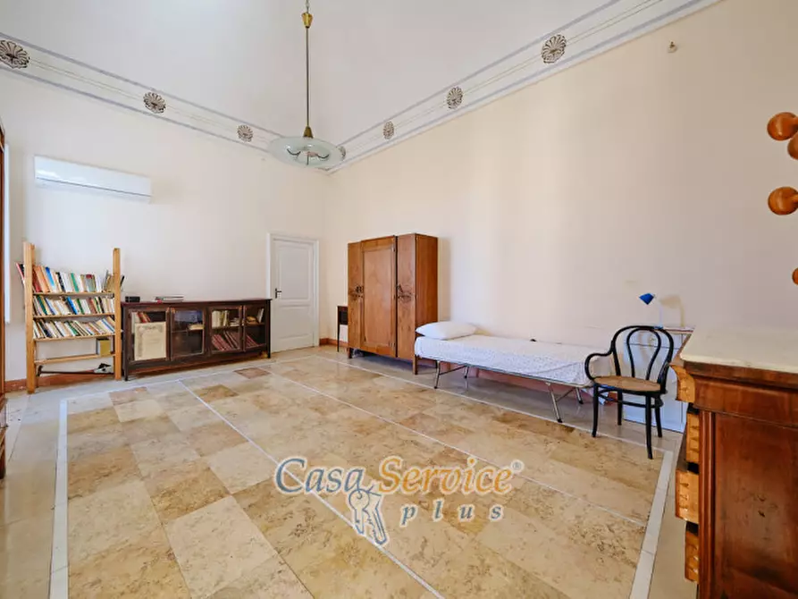 Immagine 51 di Palazzo in vendita  in Via Lucia La Greca a Parabita