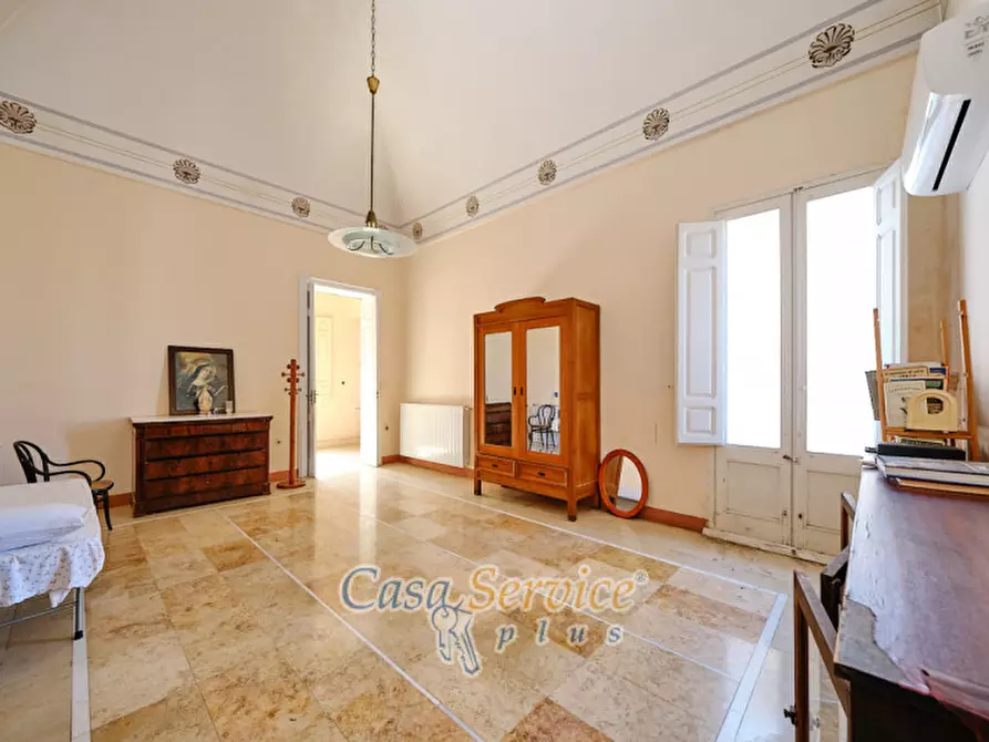 Immagine 52 di Palazzo in vendita  in Via Lucia La Greca a Parabita