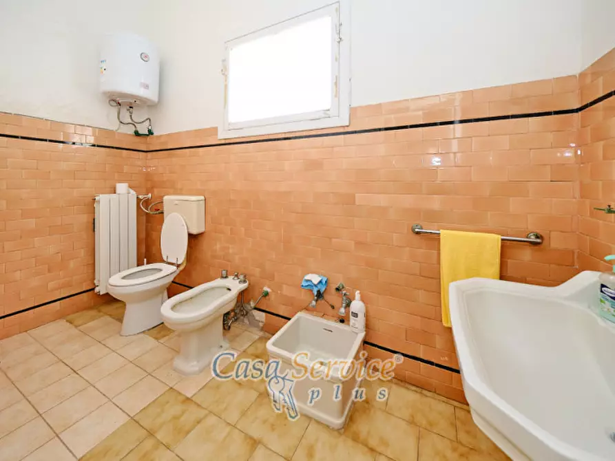 Immagine 53 di Palazzo in vendita  in Via Lucia La Greca a Parabita