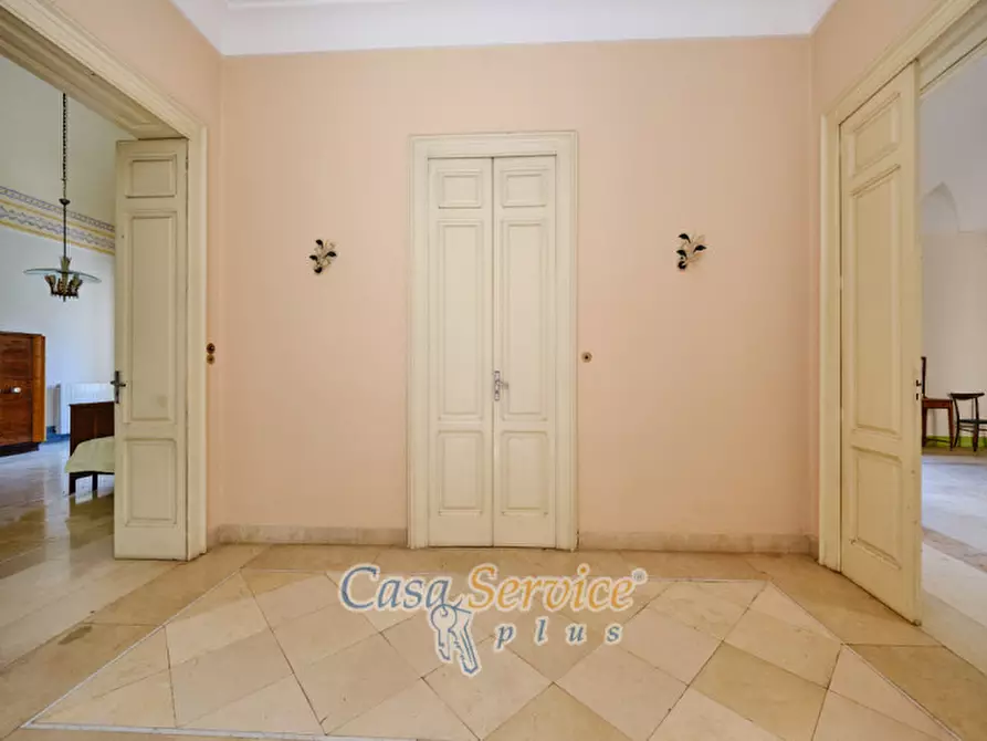 Immagine 54 di Palazzo in vendita  in Via Lucia La Greca a Parabita