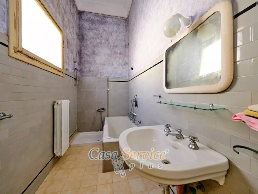 Immagine 61 di Palazzo in vendita  in Via Lucia La Greca a Parabita