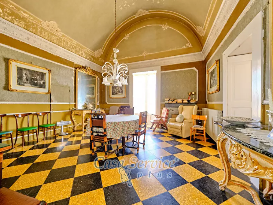 Immagine 70 di Palazzo in vendita  in Via Lucia La Greca a Parabita