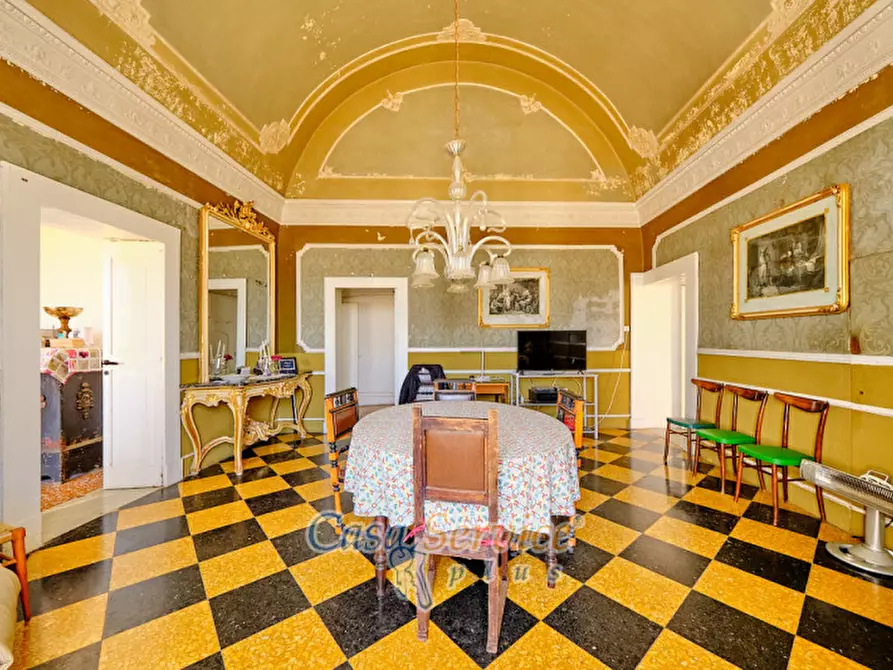 Immagine 71 di Palazzo in vendita  in Via Lucia La Greca a Parabita