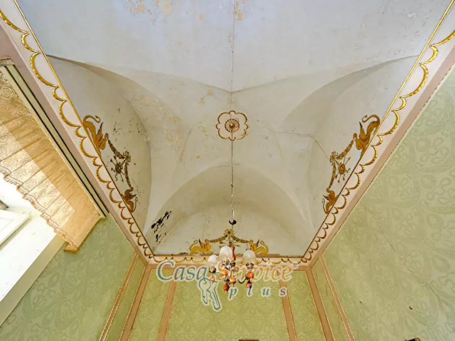 Immagine 75 di Palazzo in vendita  in Via Lucia La Greca a Parabita