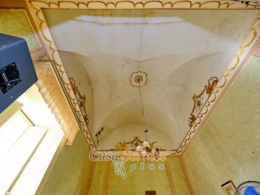 Immagine 76 di Palazzo in vendita  in Via Lucia La Greca a Parabita