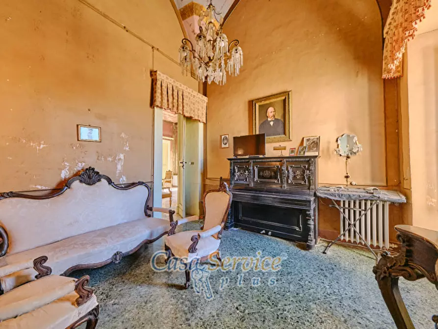 Immagine 79 di Palazzo in vendita  in Via Lucia La Greca a Parabita