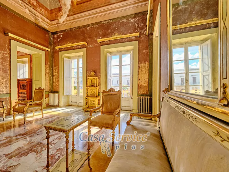 Immagine 80 di Palazzo in vendita  in Via Lucia La Greca a Parabita