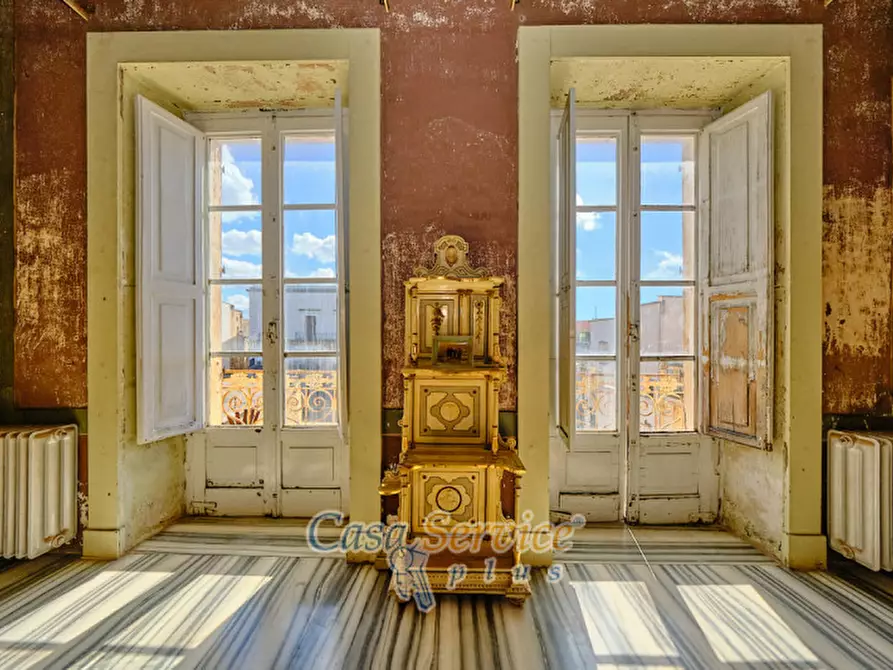 Immagine 83 di Palazzo in vendita  in Via Lucia La Greca a Parabita