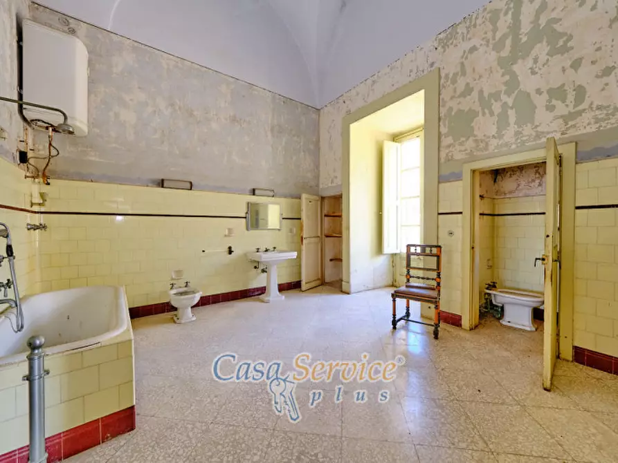 Immagine 90 di Palazzo in vendita  in Via Lucia La Greca a Parabita