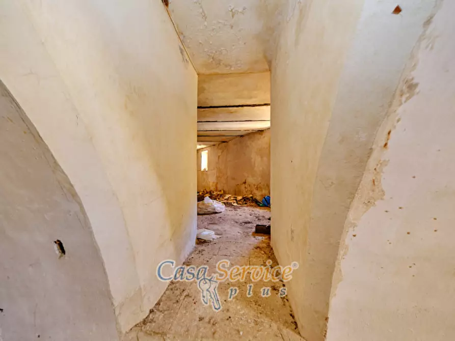 Immagine 94 di Palazzo in vendita  in Via Lucia La Greca a Parabita