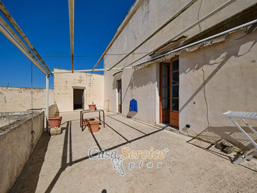 Immagine 96 di Palazzo in vendita  in Via Lucia La Greca a Parabita