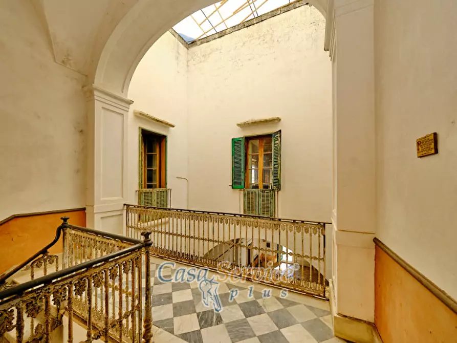 Immagine 98 di Palazzo in vendita  in Via Lucia La Greca a Parabita