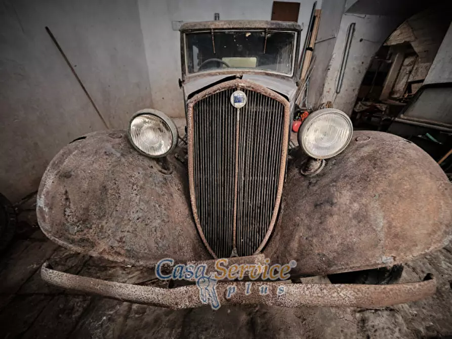 Immagine 100 di Palazzo in vendita  in Via Lucia La Greca a Parabita