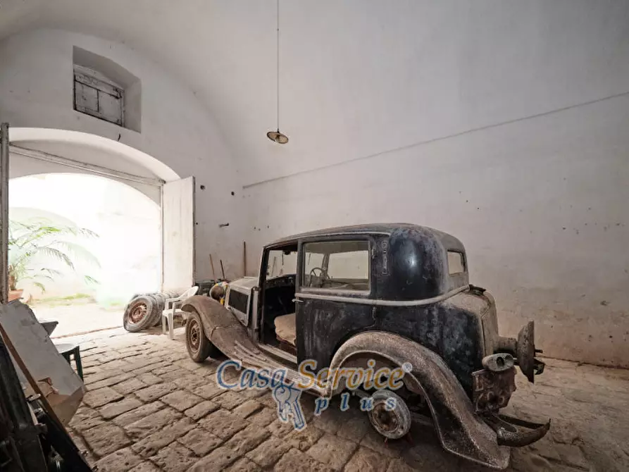 Immagine 103 di Palazzo in vendita  in Via Lucia La Greca a Parabita