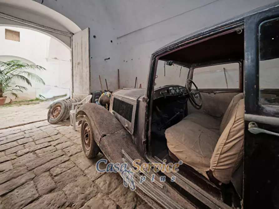 Immagine 104 di Palazzo in vendita  in Via Lucia La Greca a Parabita