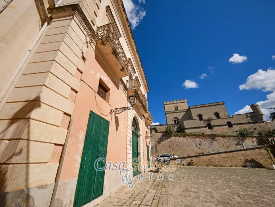 Immagine 109 di Palazzo in vendita  in Via Lucia La Greca a Parabita
