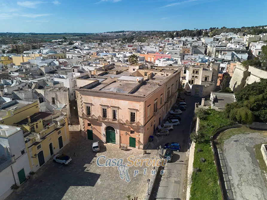 Immagine 110 di Palazzo in vendita  in Via Lucia La Greca a Parabita