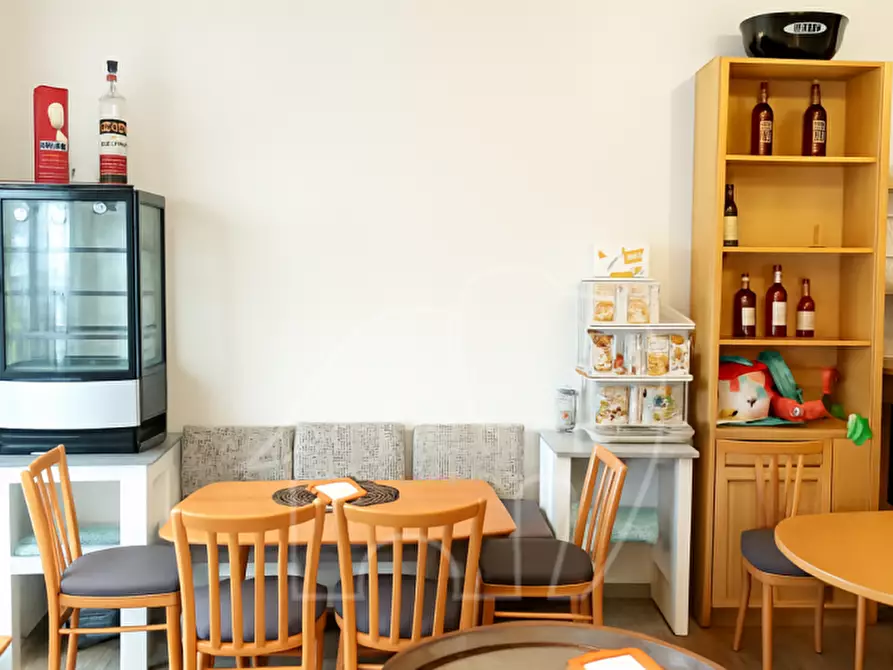 Immagine 3 di Attività commerciale in vendita  in via Bari a Bolzano