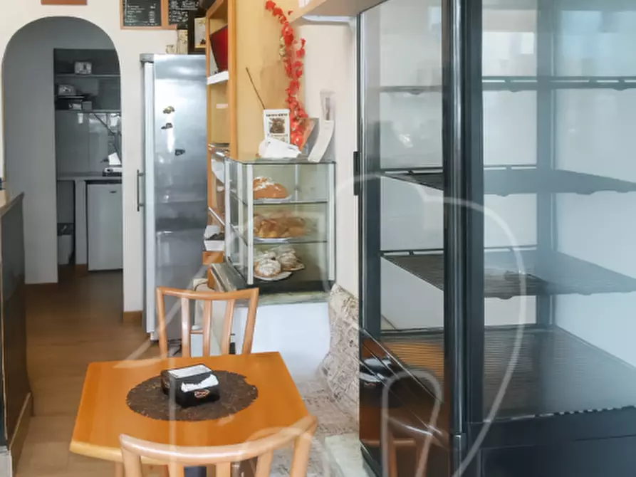 Immagine 6 di Attività commerciale in vendita  in via Bari a Bolzano