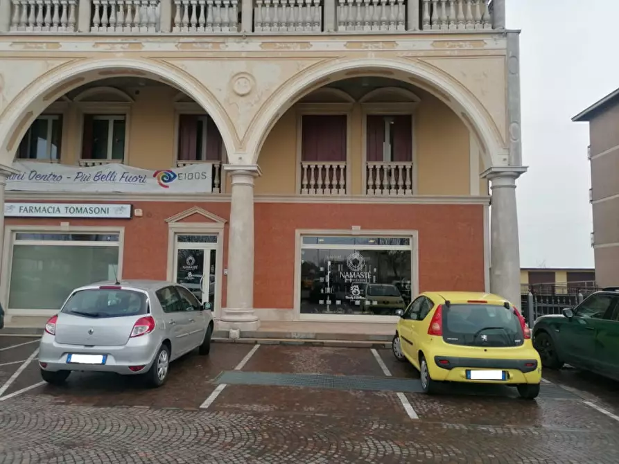 Immagine 1 di Negozio in vendita  in via cesare battisti 94 a Rovato