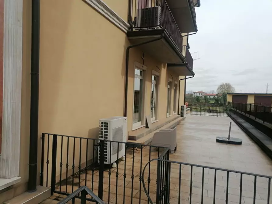 Immagine 2 di Negozio in vendita  in via cesare battisti 94 a Rovato