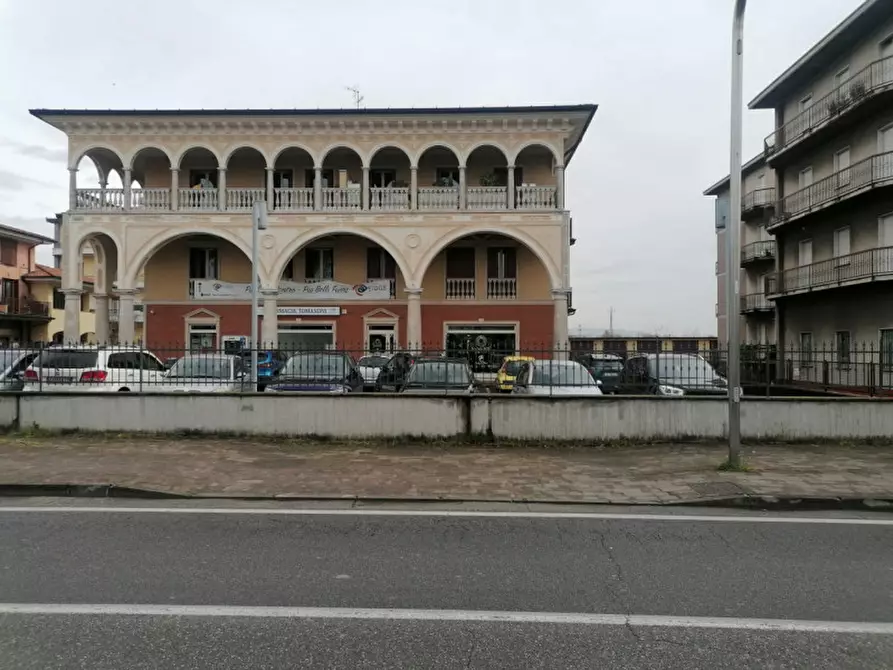 Immagine 2 di Negozio in vendita  in via cesare battisti 94 a Rovato
