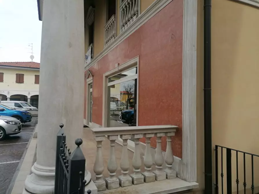 Immagine 3 di Negozio in vendita  in via cesare battisti 94 a Rovato