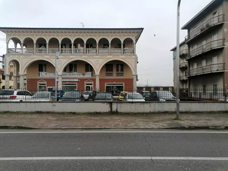 Immagine 5 di Negozio in vendita  in via cesare battisti 94 a Rovato