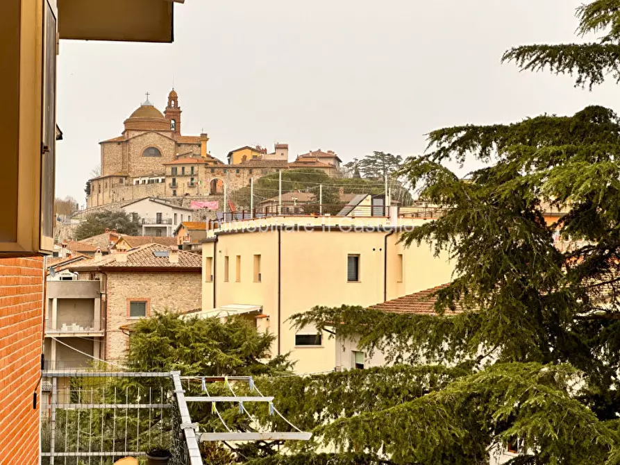 Immagine 8 di Appartamento in vendita  in Via Trento a Castiglione Del Lago