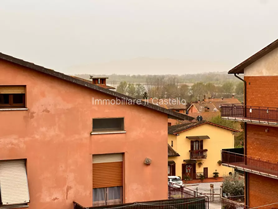 Immagine 9 di Appartamento in vendita  in Via Trento a Castiglione Del Lago