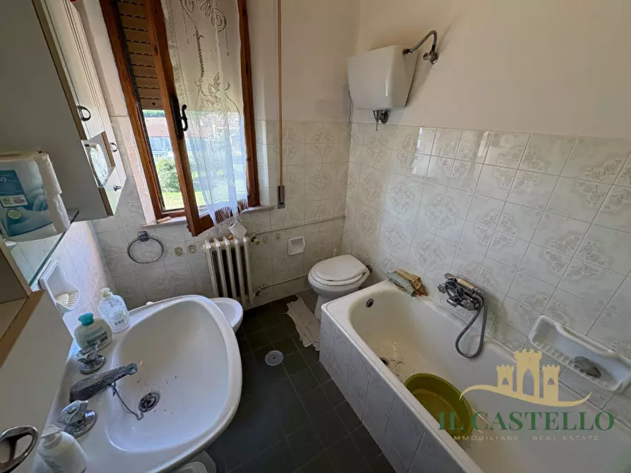 Immagine 16 di Appartamento in vendita  in Via Trento a Castiglione Del Lago