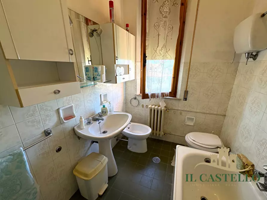 Immagine 17 di Appartamento in vendita  in Via Trento a Castiglione Del Lago