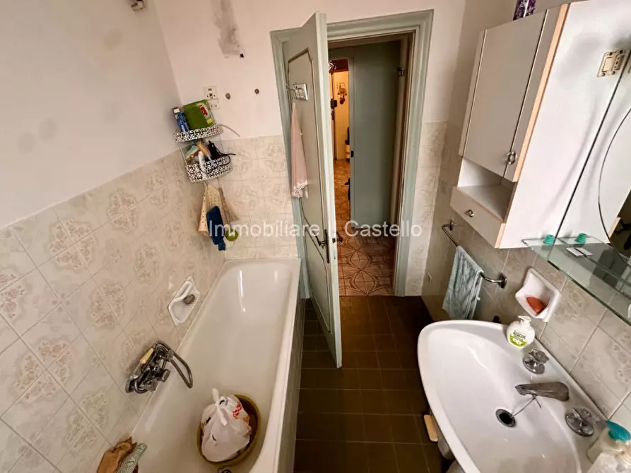 Immagine 19 di Appartamento in vendita  in Via Trento a Castiglione Del Lago