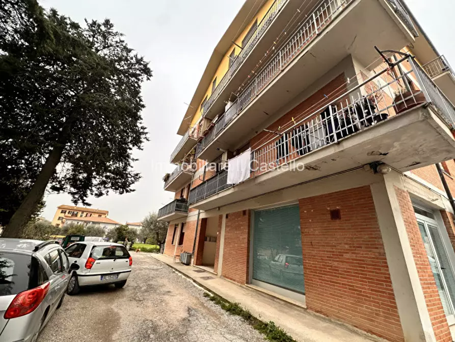 Immagine 21 di Appartamento in vendita  in Via Trento a Castiglione Del Lago