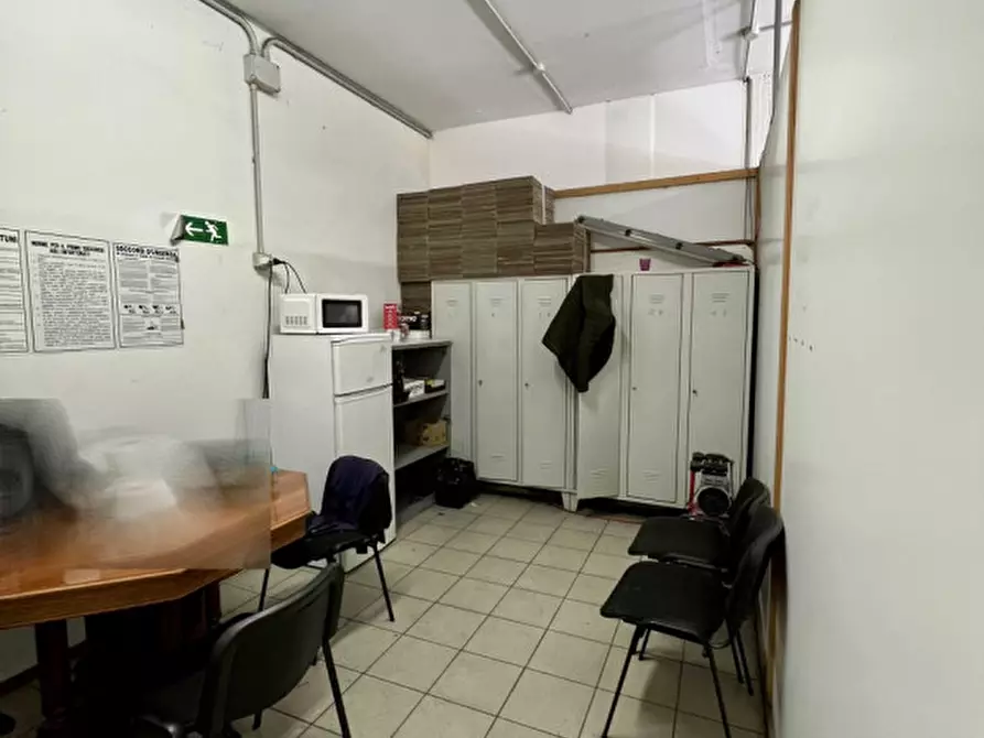 Immagine 3 di Laboratorio in vendita  in Via filippo turati a Loro Ciuffenna